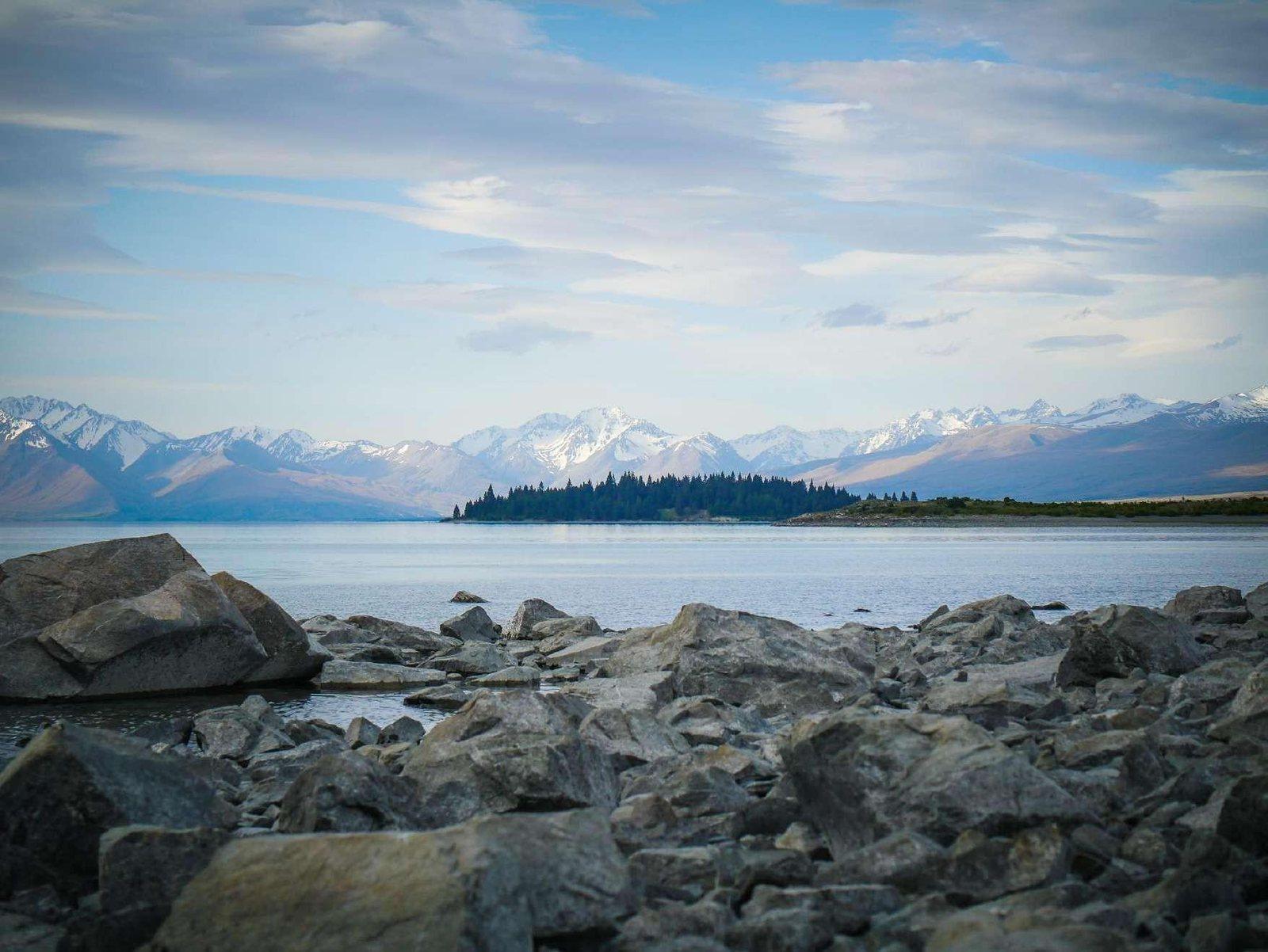 Lake and snow-capped mountains in New Zealand